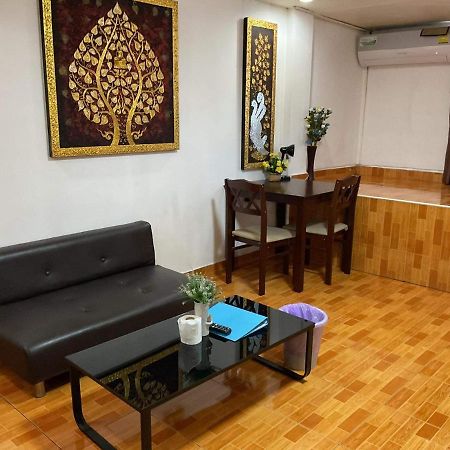 Zappa Guesthouse Pattaya Bagian luar foto