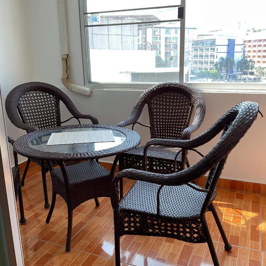 Zappa Guesthouse Pattaya Bagian luar foto